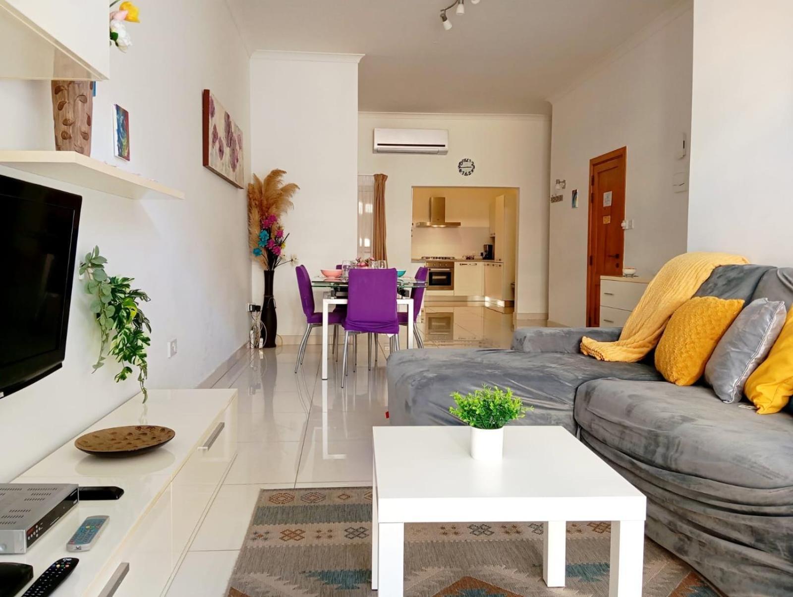 Modern Apartment In The Heart Of Sliema Steps From The Seafront Kültér fotó