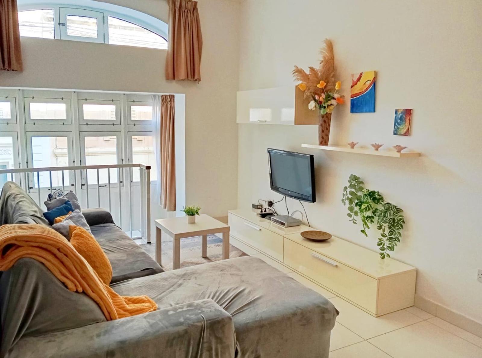Modern Apartment In The Heart Of Sliema Steps From The Seafront Kültér fotó